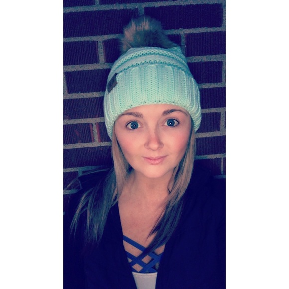 Women’s KK POM POM Beanie-Mint - Picture 2 of 2